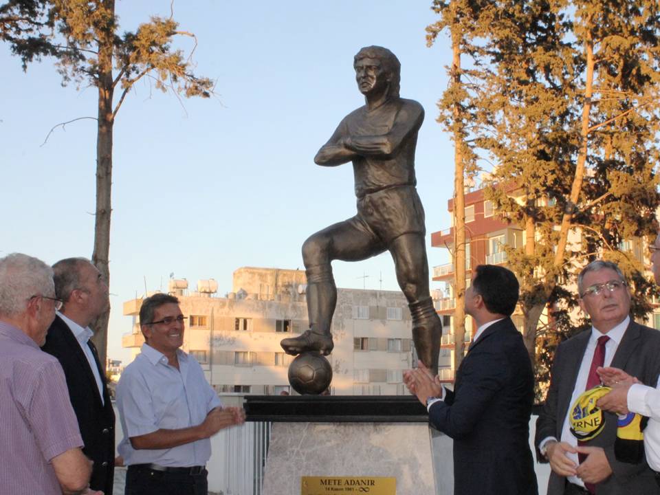 Girne 20 Temmuz Stadının ismi resmi törenle değişti